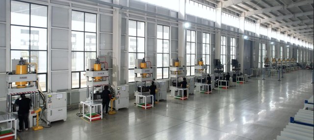 Hydraulic press shop